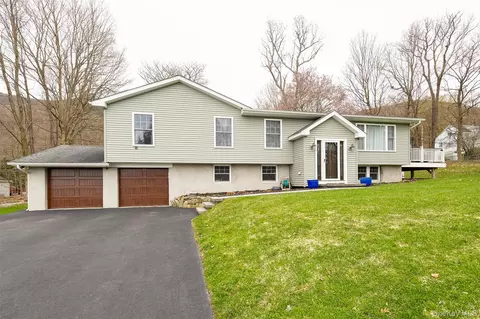 8 Willow Rd, Beacon, NY 12508