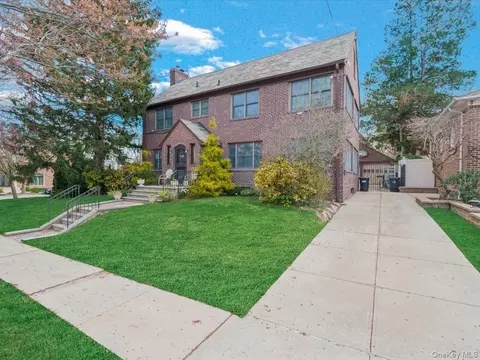 2807 157th St, Flushing, NY 11354