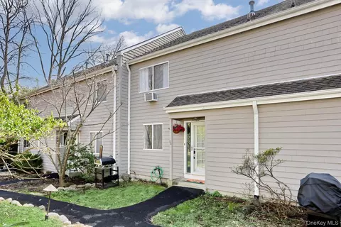 68 Hickory Hill Ln, Orangetown, NY 10983