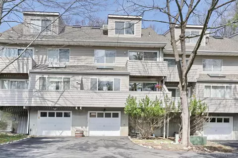 68 Hickory Hill Ln, Orangetown, NY 10983