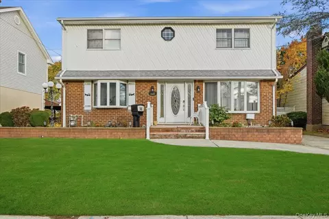 120 Bruce Ter, Mineola, NY 11501