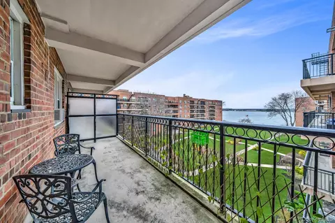 162-41 Powells Cove Blvd #5C, New York, NY 11357