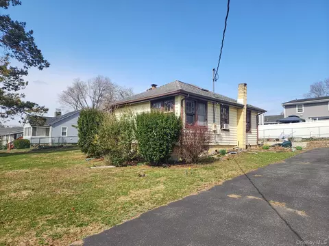 74 Fairview Rd, Southeast, NY 10509