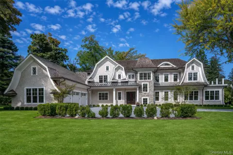 2 Pheasant Run, North Hempstead, NY 11024