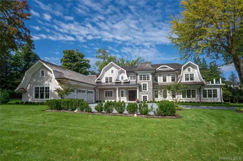 2 Pheasant Run, North Hempstead, NY 11024