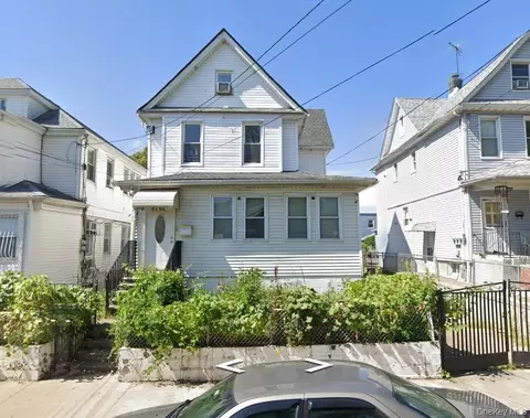 8762 133rd St, New York, NY 11418