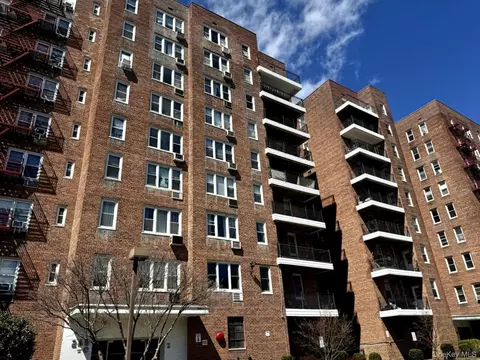 245 Rumsey Rd # 3E, Yonkers, NY 10701