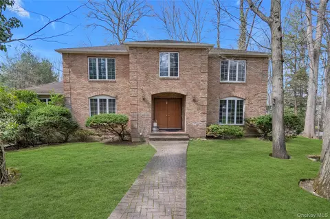 1 Peters Ln, North Hempstead, NY 11030