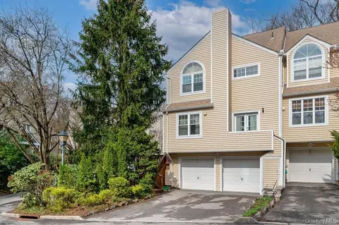 75 W Hartsdale Ave #8, Greenburgh, NY 10530