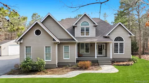 136 Mill Rd, Manorville, NY 11949