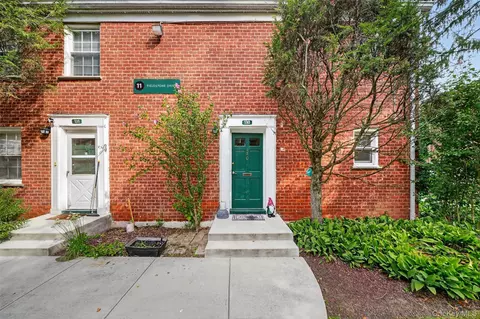 11 Fieldstone Dr #130, Greenburgh, NY 10530