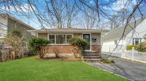 37 Decatur St, Roosevelt, NY 11575