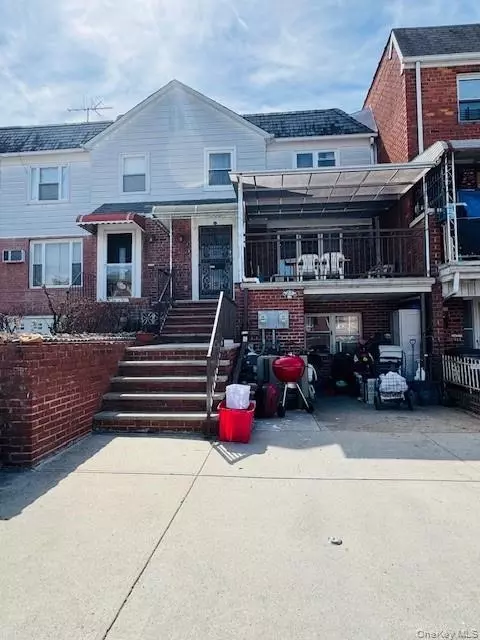 72-20 51st Dr, New York, NY 11377