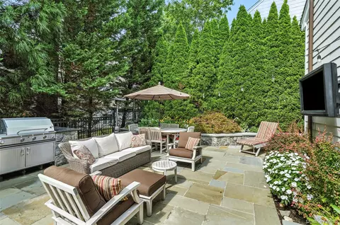 Exterior - 52 Intervale Pl, Rye, NY 10580 photo 6 of 7