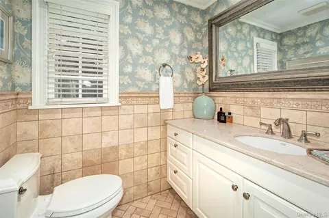 Bath - 52 Intervale Pl, Rye, NY 10580 photo 1 of 3