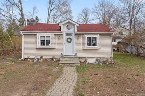 32 Forest Ln, Yorktown Heights, NY 10598