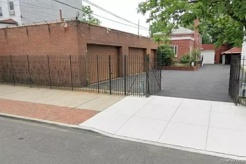 3117 12th St, New York, NY 11106