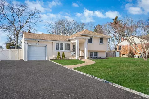 86 Overlook Dr, East Islip, NY 11730