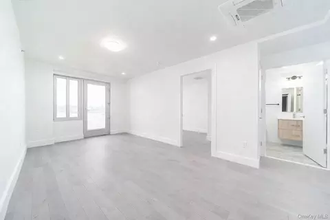 131-19 Fowler Ave #4A, Flushing, NY 11355