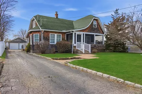 415 4th St, East Northport, NY 11731