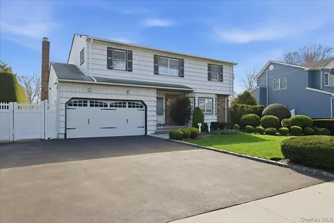 1385 Briard St, Wantagh, NY 11793