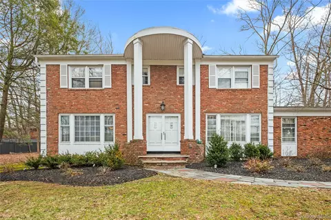 13 Beaumont Dr, Clarkstown, NY 10956