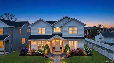 89 West Ave, Hicksville, NY 11801