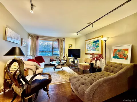2500 Johnson Ave #2M, New York, NY 10463