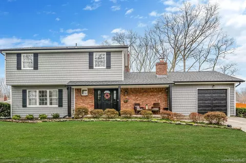 3 Meroke Ln, Rocky Point, NY 11778