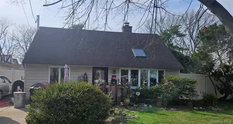 14 Audrey Ave, Elmont, NY 11003