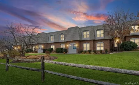 175 Main Ave #149, Wheatley Heights, NY 11798