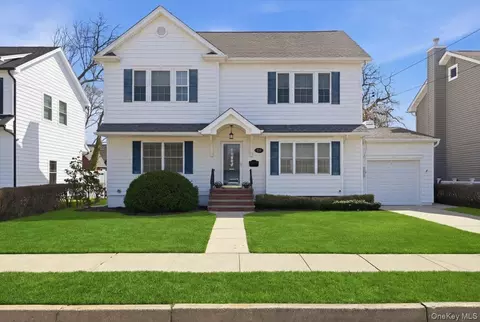 95 Pacific St, Massapequa Park, NY 11762