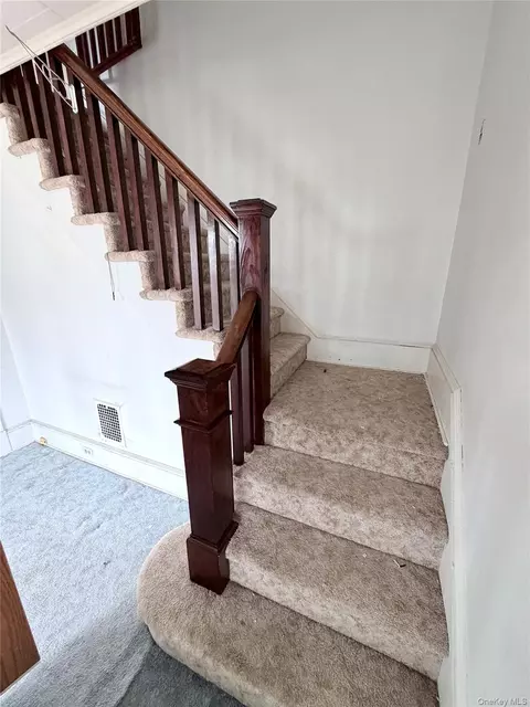 Entry Way - 9 Edgar St, Poughkeepsie, NY 12603 photo 2 of 4