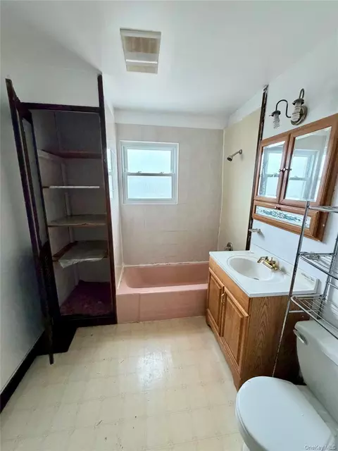 Bath - 9 Edgar St, Poughkeepsie, NY 12603 photo 1 of 2
