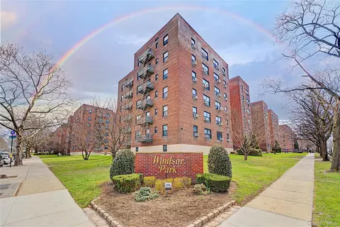 21102 73rd Ave #3H, Oakland Gardens, NY 11364