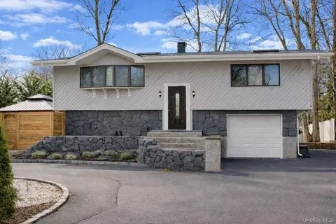 42 Shinbone Ln, Commack, NY 11725