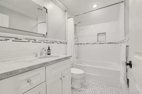Bath - 30 Wainwright St, Rye, NY 10580 photo 4 of 5