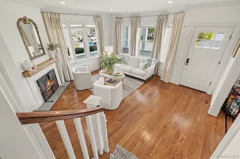 Entry Way - 30 Wainwright St, Rye, NY 10580 photo 4 of 5