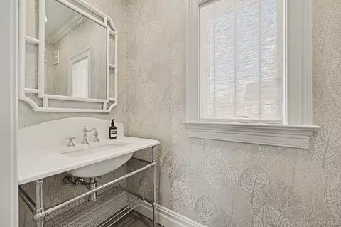 Bath - 30 Wainwright St, Rye, NY 10580 photo 1 of 5