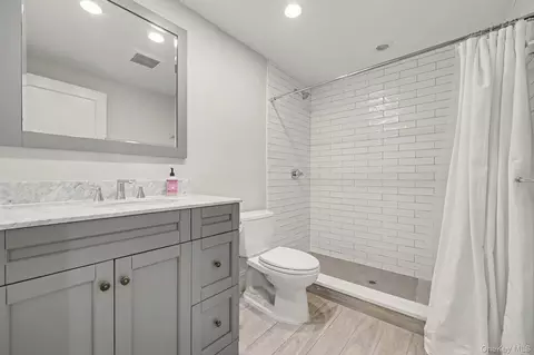Bath - 30 Wainwright St, Rye, NY 10580 photo 5 of 5