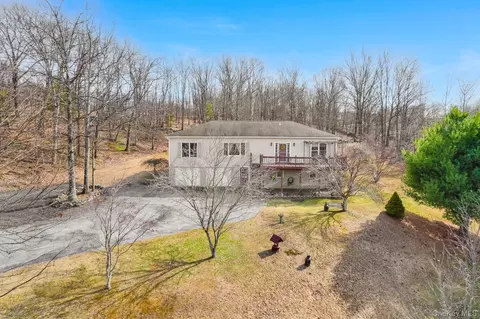 6 Silvestri Pl, Marlboro, NY 12542