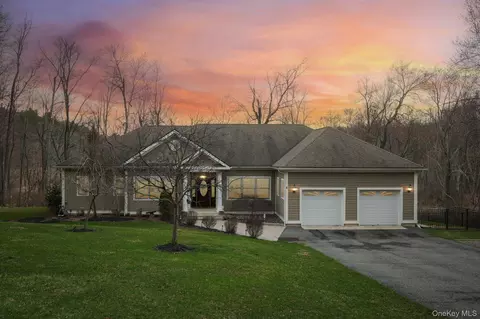 21 Old Quaker Hill Rd, Monroe, NY 10950