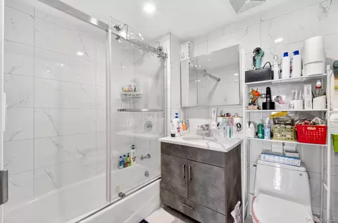 Bath - 143-16 41st Ave #4E, New York, NY 11355 photo 1 of 1
