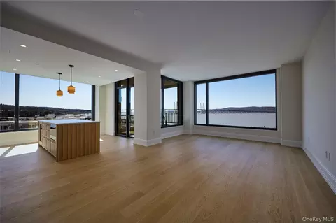 4 Lighthouse Lndg #424, Mount Pleasant, NY 10591