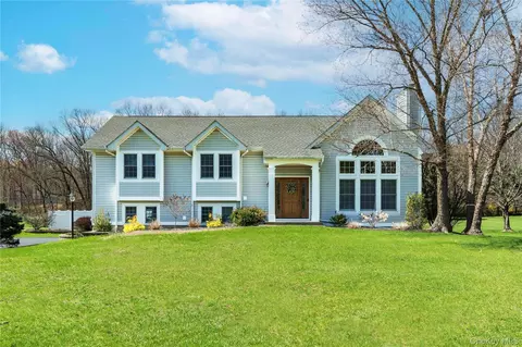 30 Huckleberry Ln, East Fishkill, NY 12533
