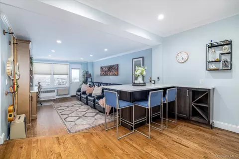 522 Shore Rd #5T, Long Beach, NY 11561
