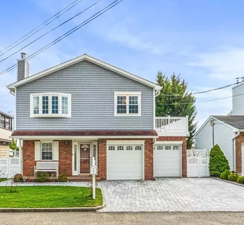 26 Violet Rd, Bayville, NY 11709