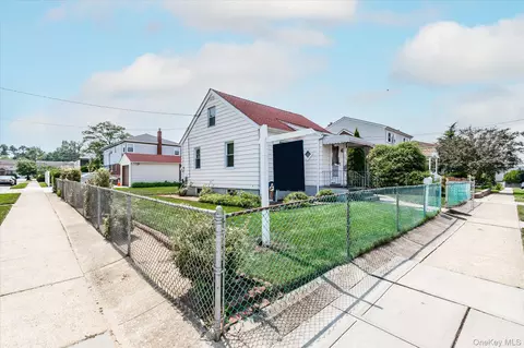 1267 Nelson St, Meacham, NY 11003