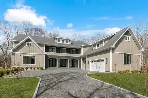 1355 Little Peconic Bay Rd, Cutchogue, NY 11935