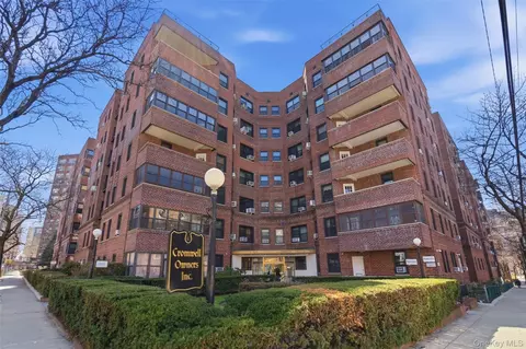 6960 108th St #306, Forest Hills, NY 11375